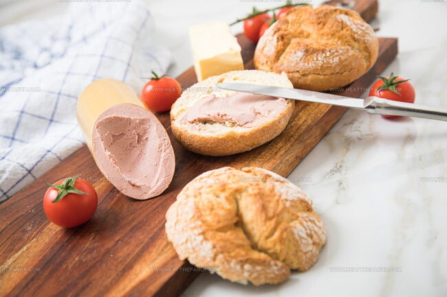 What Are the Best Spreads to Pair With European Bread Rolls?